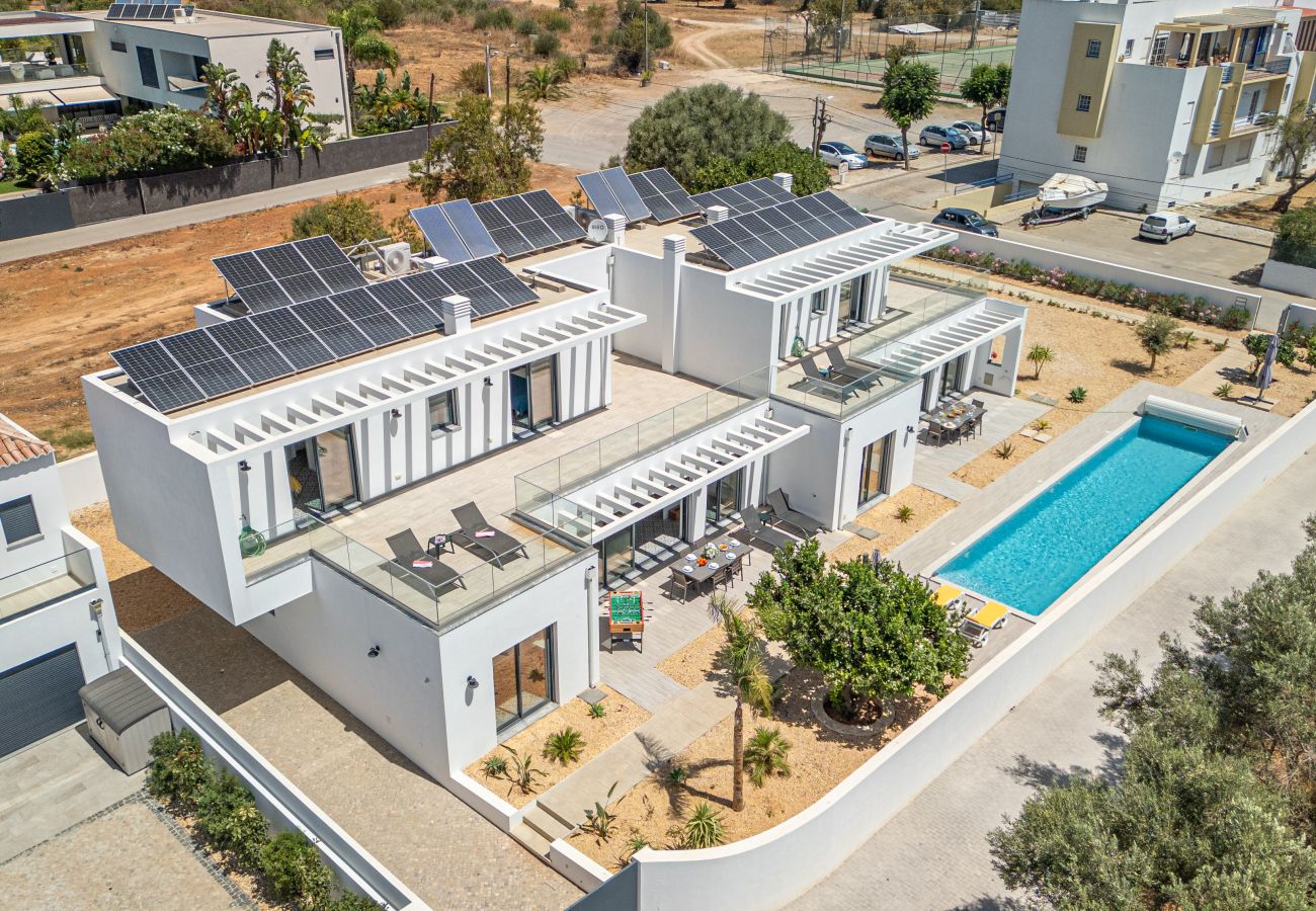 Villa em Santa Luzia - CASA BRANCA 7 BED, Fishing Village